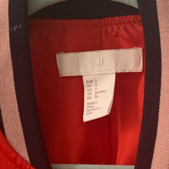 Red jacket - Picture 2 of 2